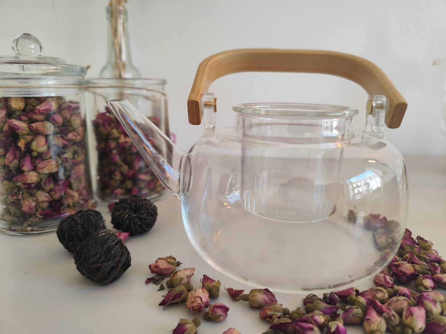 Teapot glasscrystal, wooden handle